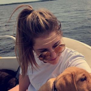 Meet your Posher, Danielle